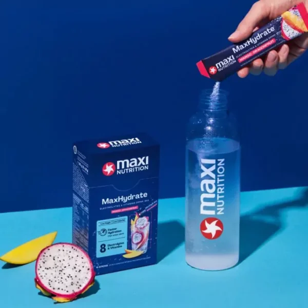 MaxiNutrition MaxHydrate Classic Elektrolyt Drink Stick Mango Dragonfruit 10x16g – Zubereitung in der Trinkflasche