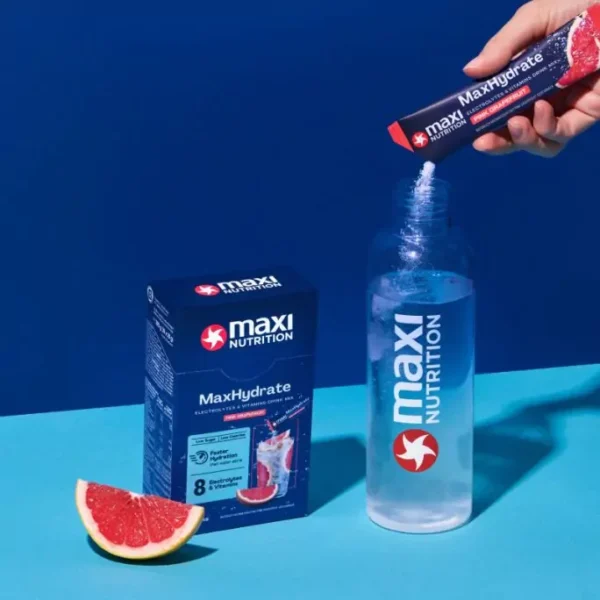 MaxiNutrition MaxHydrate Classic Elektrolyt Drink Stick Pink Grapefruit 10x16g – Zubereitung in der Trinkflasche
