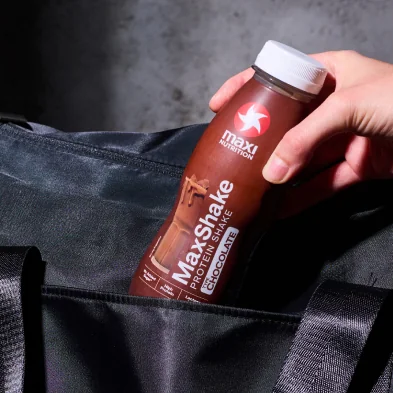 MaxiNutrition MaxShake Protein Milkshake Chocolate 330ml – Flasche in Sporttasche